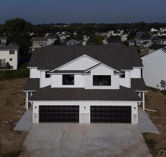 7000 Lake Hill Dr Unit 76, Des Moines, IA 50320