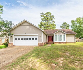 1112 Pinecrest Dr, Camden, AR 71701
