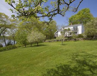90 Beauchamp Point Rd, Rockport, ME 04856
