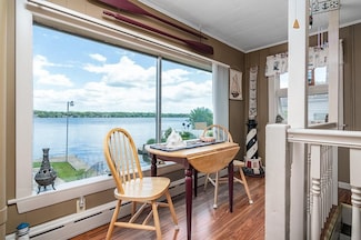 4 Lake Ave, Tiverton, RI 02878