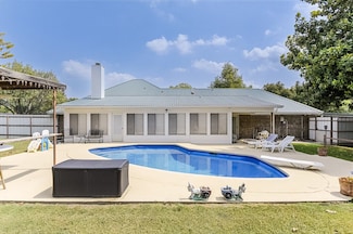 111 Kirk Rd, Midlothian, TX 76065