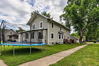 2102 W 2nd St, Perry, IA 50220