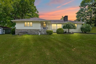 207 Maumee St, Jonesville, MI 49250