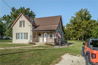 961 Elm Ave, Neoga, IL 62447