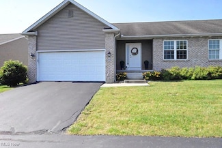 21 Danbury Ct NW, Warren, OH 44481