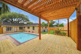 9422 Val Verde St, Houston, TX 77063