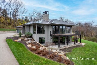 850 Skyevale NE, Ada, MI 49301