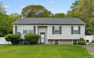 650 N Dunton Ave, East Patchogue, NY 11772