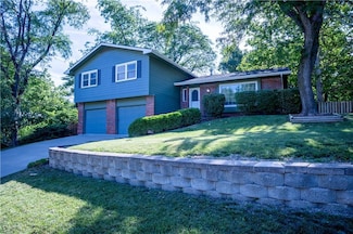 1104 Crestline Dr, Lawrence, KS 66049