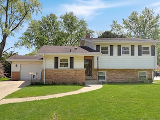 207 S Illinois Dr, Arlington Heights, IL 60005