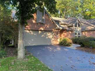 32 Walnut Creek Dr, Holland, OH 43528