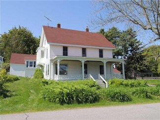 4 Park St, Searsport, ME 04974