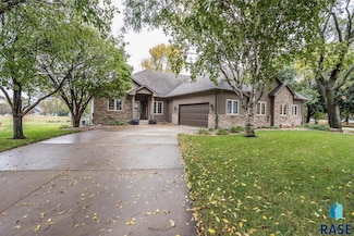 5116 S Saint Andrews Cir, Sioux Falls, SD 57108