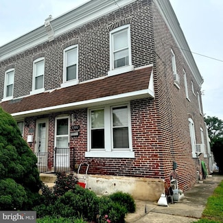 1301 E 9th St, Crum Lynne, PA 19022