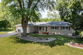 61 Clark Ave, Oswego, IL 60543