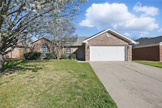 412 Willowstone Trail, Saginaw, TX 76179