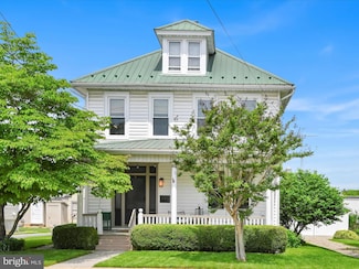 365 E Jackson St, New Holland, PA 17557