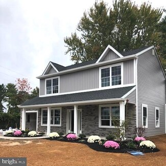 41 Cardinal Rd, Levittown, PA 19057