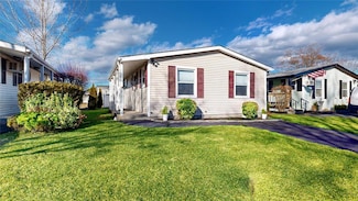 48 Village Cir S, Manorville, NY 11949