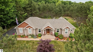 10355 Fencepost Ln, Traverse City, MI 49685