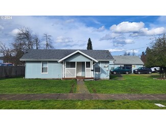 1124 E Madison Ave, Cottage Grove, OR 97424