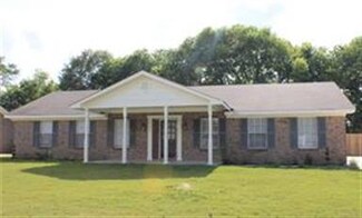 115 Crossgate Dr, Elmore, AL 36025
