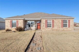 1209 S Gentle Valley Dr, Fayetteville, AR 72704
