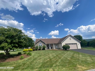 29 S Parsons Dr, Mill Hall, PA 17751