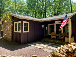11 Forest Dr, Lake Harmony, PA 18624