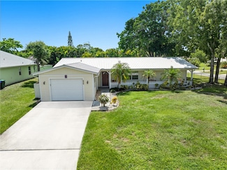 573 Alamanda Ave, Sebastian, FL 32958