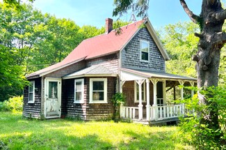 25 Oak Ave, Oak Bluffs, MA 02557