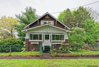 14 Grace Ct, Troy, NY 12180