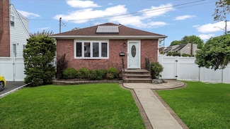 64 Sunset Ave, Farmingdale, NY 11735