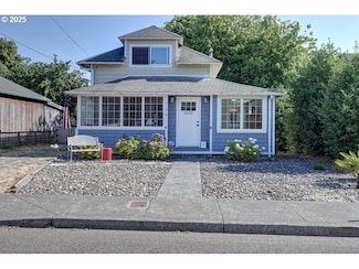 739 11th Ave, Seaside, OR 97138