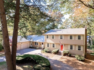 9 Harvest Ln, Hingham, MA 02043