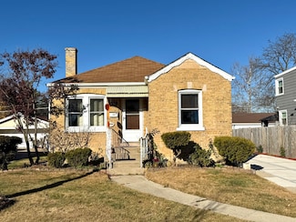 886 E Thacker St, Des Plaines, IL 60016