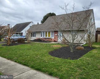 23 Middle Rd, Levittown, PA 19056
