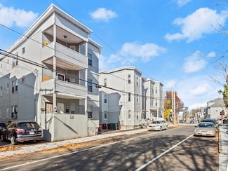 193 Smith St, Lowell, MA 01851