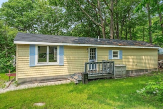 8 Bush Ave, Allenstown, NH 03275