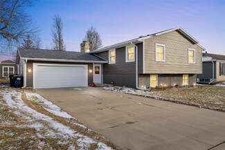 115 12th Ave, Hiawatha, IA 52233