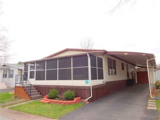 98 Owasco Ln, Manchester, NY 14504