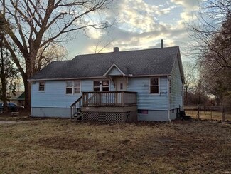 304 N Roosevelt Rd, Knox, IN 46534