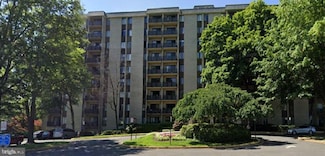 6001 Arlington Blvd Unit 802, Falls Church, VA 22044