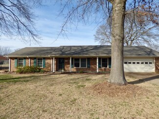 7221 Courtwood St, Florence, AL 35634
