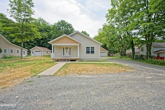 116 Plank Rd, Poestenkill, NY 12140