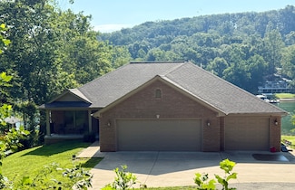 3961 S Summit Ln, Columbus, IN 47201