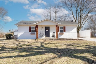 370 Coombs Dr, Bowling Green, KY 42101
