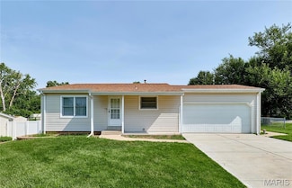 4001 de Smet Ln, Saint Charles, MO 63304