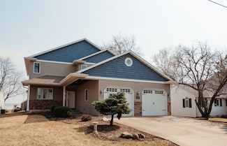 3650 Shangri La Point Rd, Oshkosh, WI 54904