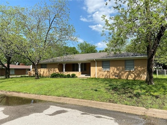 1722 Essex St, Ardmore, OK 73401